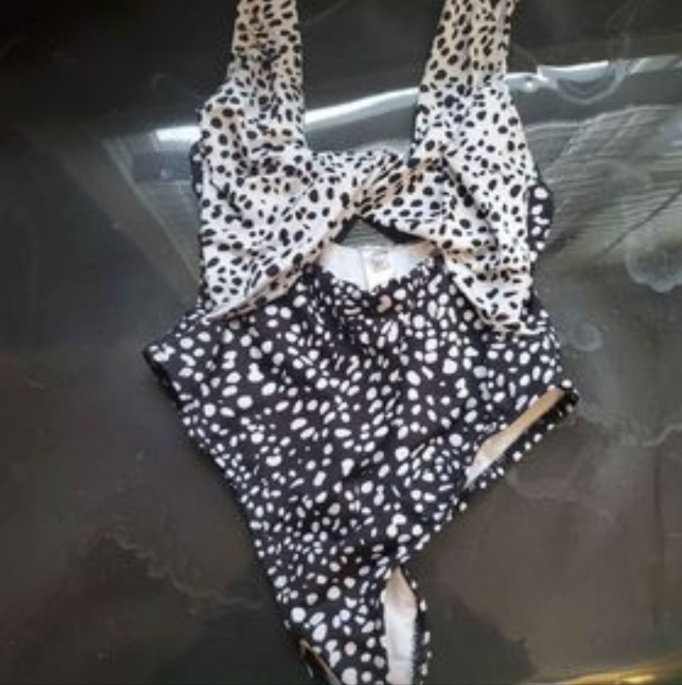 Asos size 4 twist swim